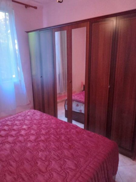 Tirane, jap me qera shtepi 2+1 Kati 1, 400 € (Ferit xhajko)