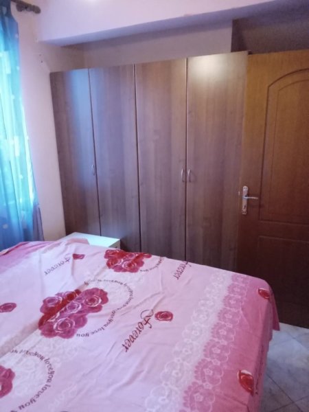 Tirane, jap me qera shtepi 2+1 Kati 1, 400 € (Ferit xhajko)