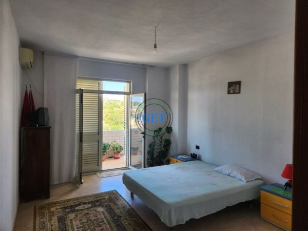 Durres, jepet me qera apartament 2+1+Ballkon Kati 12, 126 m² 300 € (Gjykata)