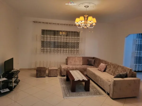Tirane, jepet me qera Vile 3+1 Kati 2, 228 m² 600 € (sauk)