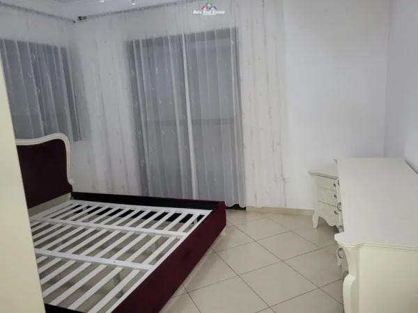 Tirane, jepet me qera Vile 3+1 Kati 2, 228 m² 600 € (sauk)