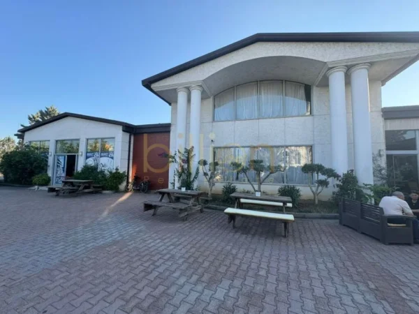 Tirane, jepet me qera ambjent biznesi , 8.000 € (PASKUQAN, Tirana, Albania)