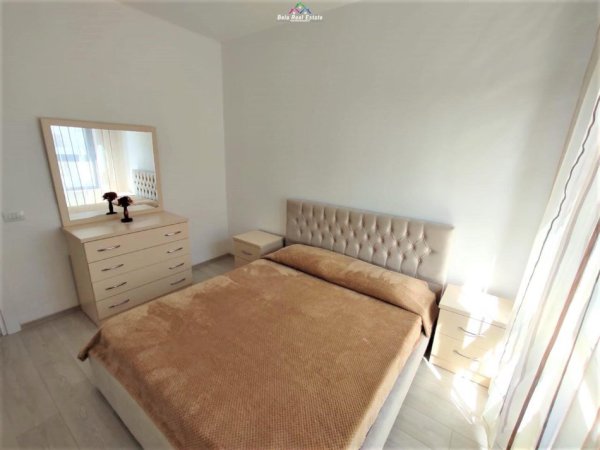 Tirane, jepet me qera apartament 3+1 Kati 5, 90 m² 500 € (KINOSTUDIO)