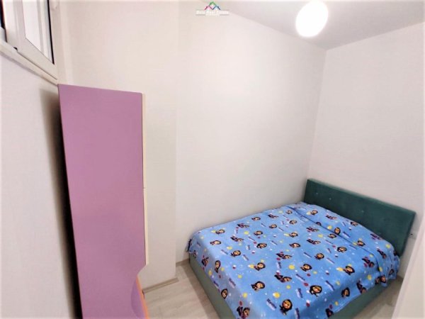 Tirane, jepet me qera apartament 3+1 Kati 5, 90 m² 500 € (KINOSTUDIO)
