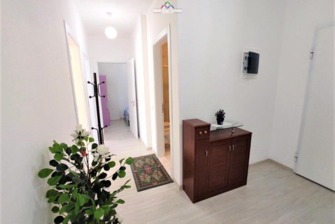 Tirane, jepet me qera apartament 3+1 Kati 5, 90 m² 500 € (KINOSTUDIO)