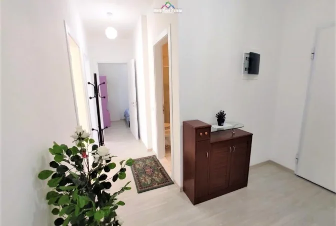 Tirane, jepet me qera apartament 3+1 Kati 5, 90 m² 550 € (KINOSTUDIO)