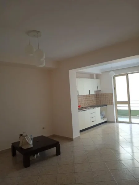 Tirane, jepet me qera zyre Kati 3, 80 m² 450 € (MYSLYM SHYRI)