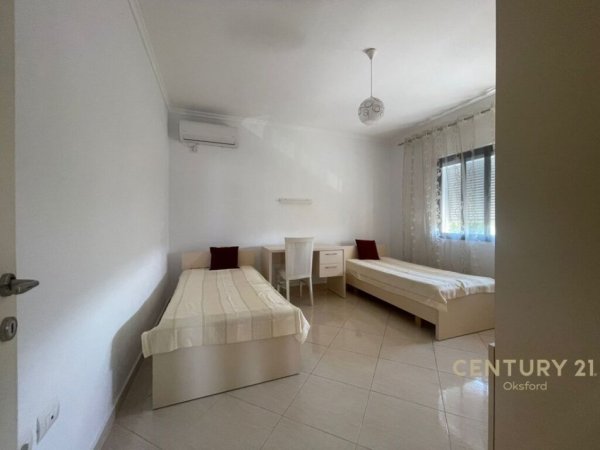 Tirane, jepet me qera 3+1+Aneks+Ballkon Kati 2, 228 m² 500 € (Sauk)