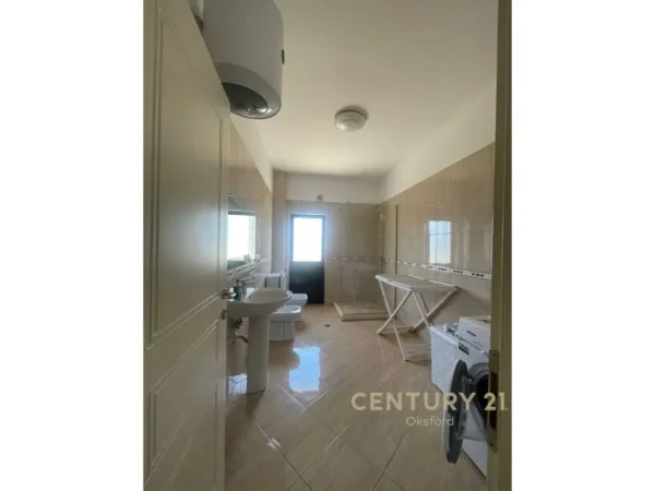 Tirane, jepet me qera 3+1+Aneks+Ballkon Kati 2, 228 m² 500 € (Sauk)