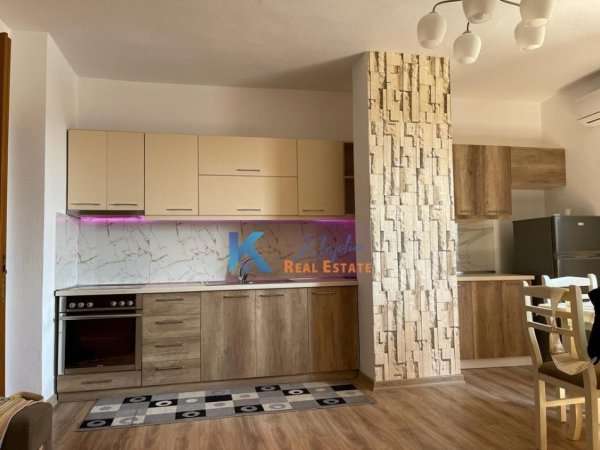 Tirane, jepet me qera apartament 2+1 , 120 m² (Zog te Zi, afer Ring Center)