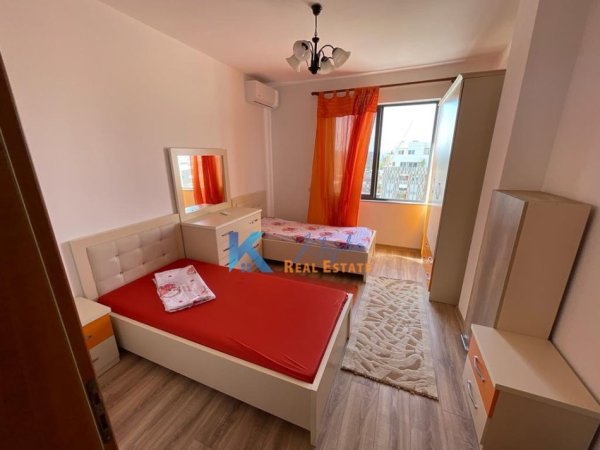 Tirane, jepet me qera apartament 2+1 , 120 m² (Zog te Zi, afer Ring Center)