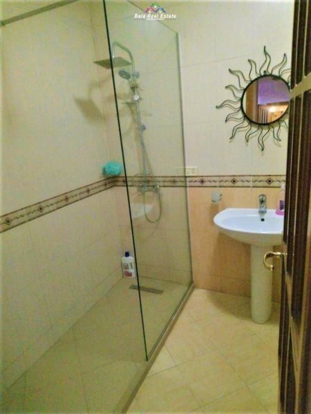 Tirane, jepet me qera apartament 2+1 Kati 8, 80 m² 600 € (QENDER)