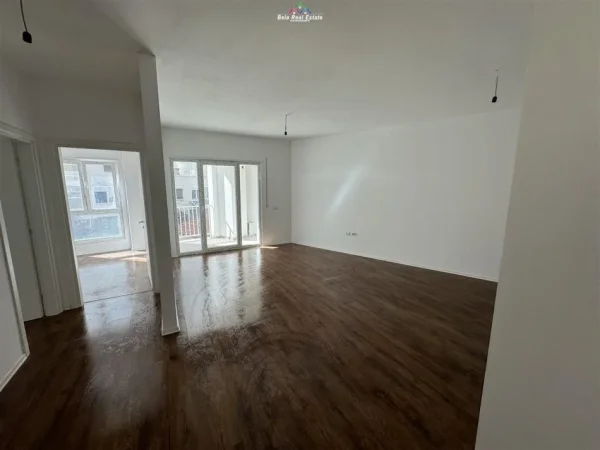 Tirane, jepet me qera zyre Kati 2, 95 m² 600 € (Rruga e Barrikadave)