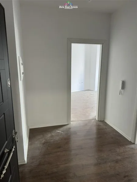 Tirane, jepet me qera zyre Kati 2, 95 m² 600 € (Rruga e Barrikadave)