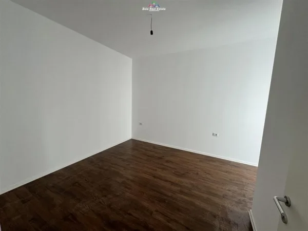Tirane, jepet me qera zyre Kati 2, 95 m² 600 € (Rruga e Barrikadave)