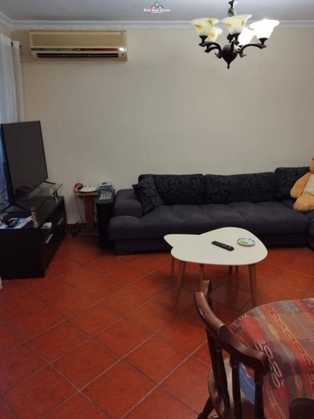 Tirane, jepet me qera apartament 1+1+Ballkon Kati 5, 60 m² 450 € (STACIONI I TRENIT)