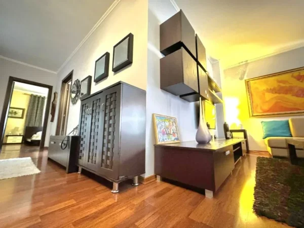 Tirane, shitet apartament 2+1 , 107 m² 205.000 € (Mbas Garden Building)