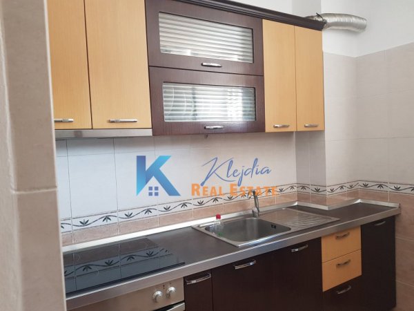 Tirane, jepet me qera apartament 2+1 Kati 2, 118 m² 500 € (Don Bosko, afer shkolles Qazim Turdiu)