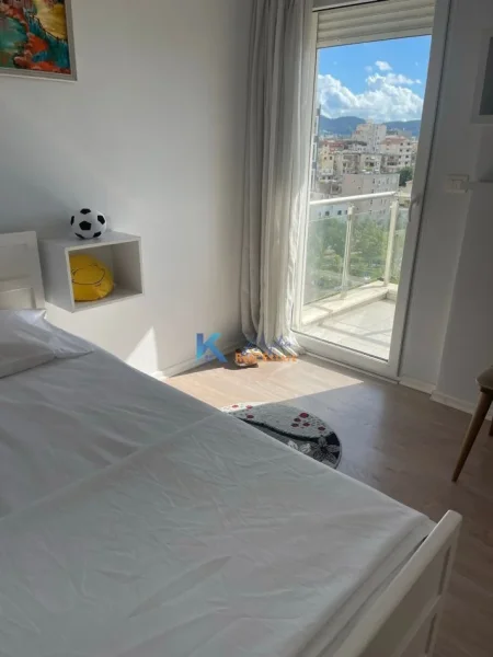 Tirane, jepet me qera apartament 2+1 Kati 6, 98 m² 650 € (Ali Dem, afer Fushes se Sportit)