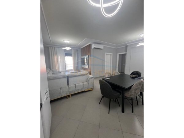 Tirane, jepet me qera apartament 2+1 Kati 3, 101 m² 600 € (Unaza e Re)