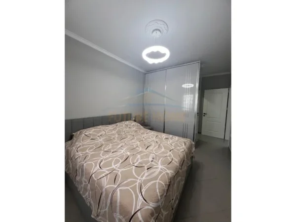 Tirane, jepet me qera apartament 2+1 Kati 3, 101 m² 600 € (Unaza e Re)