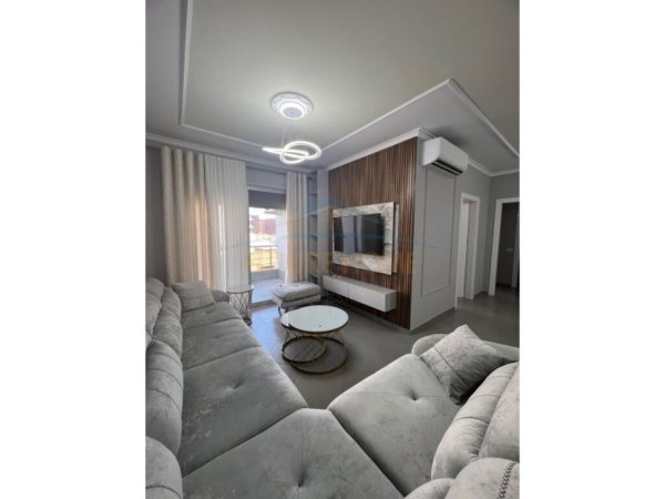 Tirane, jepet me qera apartament 2+1 Kati 3, 101 m² 600 € (Unaza e Re)