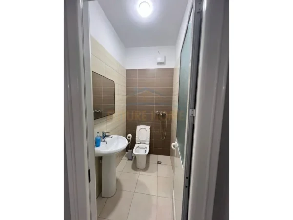 Tirane, jepet me qera apartament 2+1 Kati 3, 101 m² 600 € (Unaza e Re)