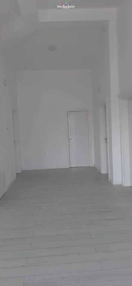 Tirane, jepet me qera Vile 4+1 Kati 1, 480 m² 2000 € (MJULL BATHORE)