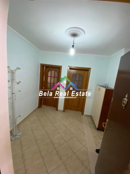 Tirane, jepet me qera apartament 1+1 Kati 1, 58 m² 440 € (Rruga fortuzi)