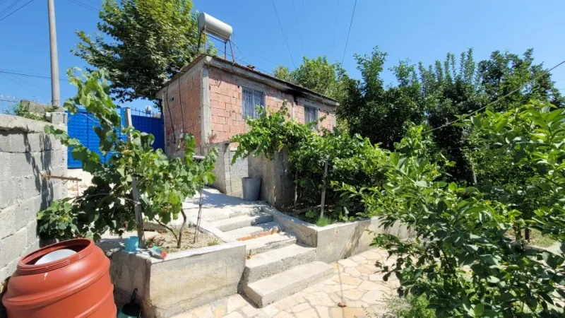 Tirane, shitet shtepi 1 Katshe Kati 1, 271 m² 175.000 € (Unaza e madhe)