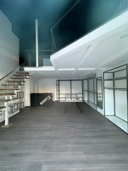 Tirane, jepet me qera ambjent biznesi Kati 0, 100 m² 1.000 € (Square 21)