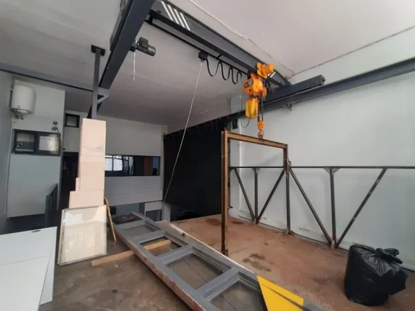 Tirane, shitet magazine Kati -1, 448 m² 270.000 € (Terminali i autobuzave, kthesa e kamzes)