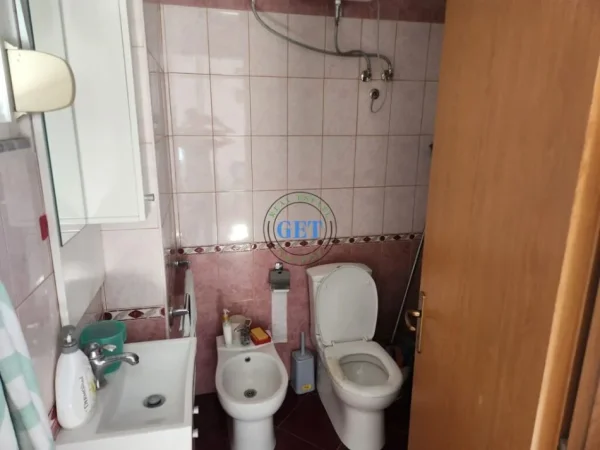 Durres, jepet me qera apartament 2+1+Ballkon Kati 12, 126 m² 300 € (Gjykata, Durres)