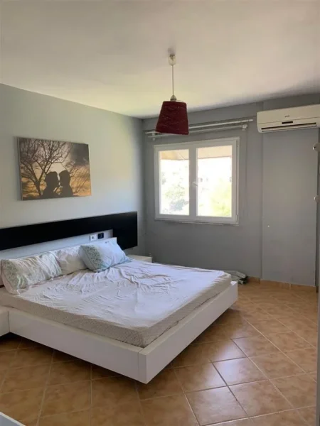 Tirane, jepet me qera apartament 1+1+Ballkon Kati 3, 75 m² 300 € (FRESKU)