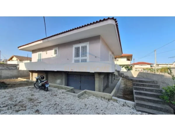 Shitet, Apartament 2+1, Skelë, Vlorë.  RV41489