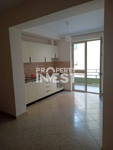 Tirane, jepet me qera apartament 1+1 Kati 3, 82 m² 450 € (Myslym Shyr)