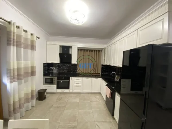 Durres, jepet me qera apartament 2+1+Ballkon Kati 2, 96 m² 500 € (Bulevardi, Durres)