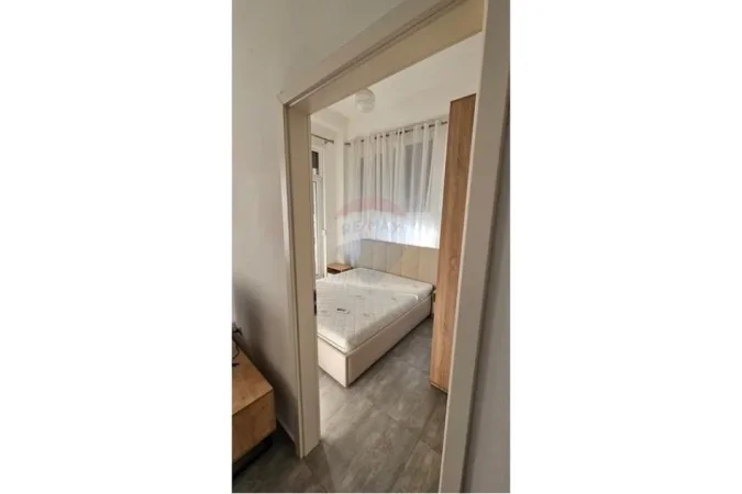 Tirane, jepet me qera apartament 3+1+Ballkon Kati 4, 105 m² 1.200 € (Liqeni i Thate)