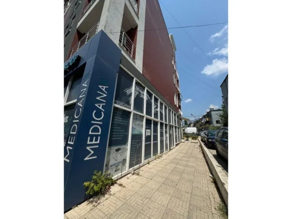 Tirane, jepet me qera ambjent biznesi Kati 0, 140 m² 1.000 € (Spitali QSUT)