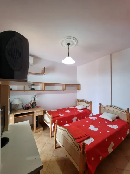 Tirane, jepet me qera apartament 2+1+Ballkon Kati 8, 120 m² 600 € (qender)