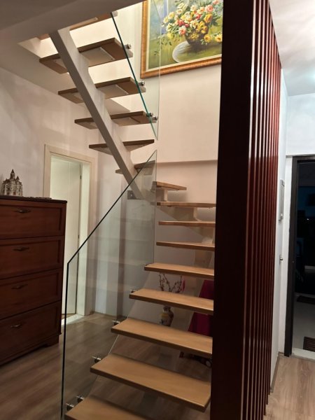 Tirane, jepet me qera apartament duplex Dublex Kati 6, 130 m² 1.200 € (Komuna e Parisit)