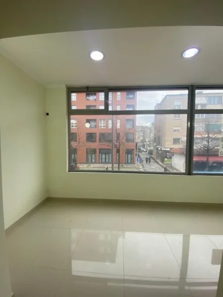 Tirane, jepet me qera apartament 1+1+Ballkon Kati 2, 60 m² 600 € (RRUGA BARDHYL)