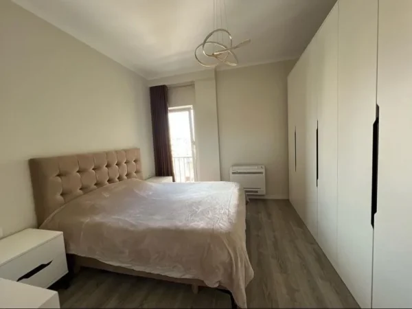 Tirane, jepet me qera apartament 2+1+Ballkon Kati 5, 91 m² 800 € (STACIONI TRENIT)