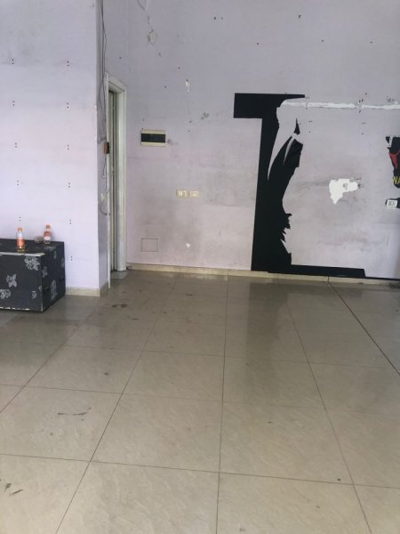 Tirane, jepet me qera dyqan Kati 0, 55 m² 450 € (DON BOSKO)