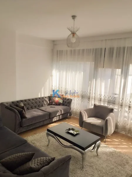 Tirane, jepet me qera apartament 2+1 Kati 7, 120 m² 950 € (Afer Pazarit te Ri, te Optika Roma)