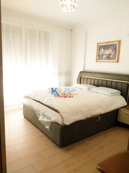 Tirane, jepet me qera apartament 2+1 Kati 7, 120 m² 950 € (Afer Pazarit te Ri, te Optika Roma)