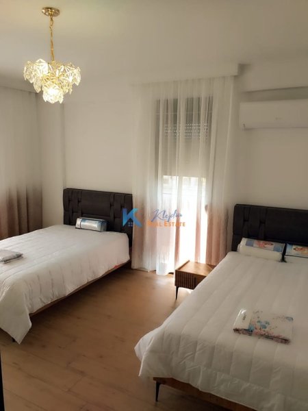 Tirane, jepet me qera apartament 2+1 Kati 7, 120 m² 950 € (Afer Pazarit te Ri, te Optika Roma)