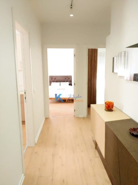 Tirane, jepet me qera apartament 2+1 Kati 7, 120 m² 950 € (Afer Pazarit te Ri, te Optika Roma)