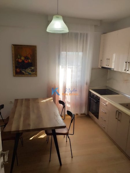 Tirane, jepet me qera apartament 2+1 Kati 7, 120 m² 950 € (Afer Pazarit te Ri, te Optika Roma)