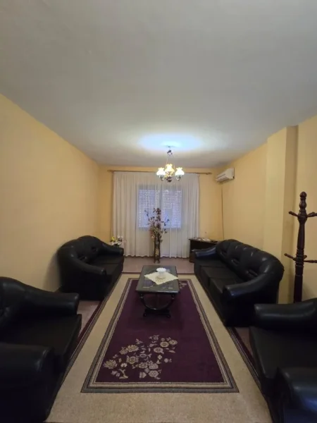 Tirane, jepet me qera apartament 2+1 Kati 4, 98 m² 500 € (SHKOLLA BALETIT)